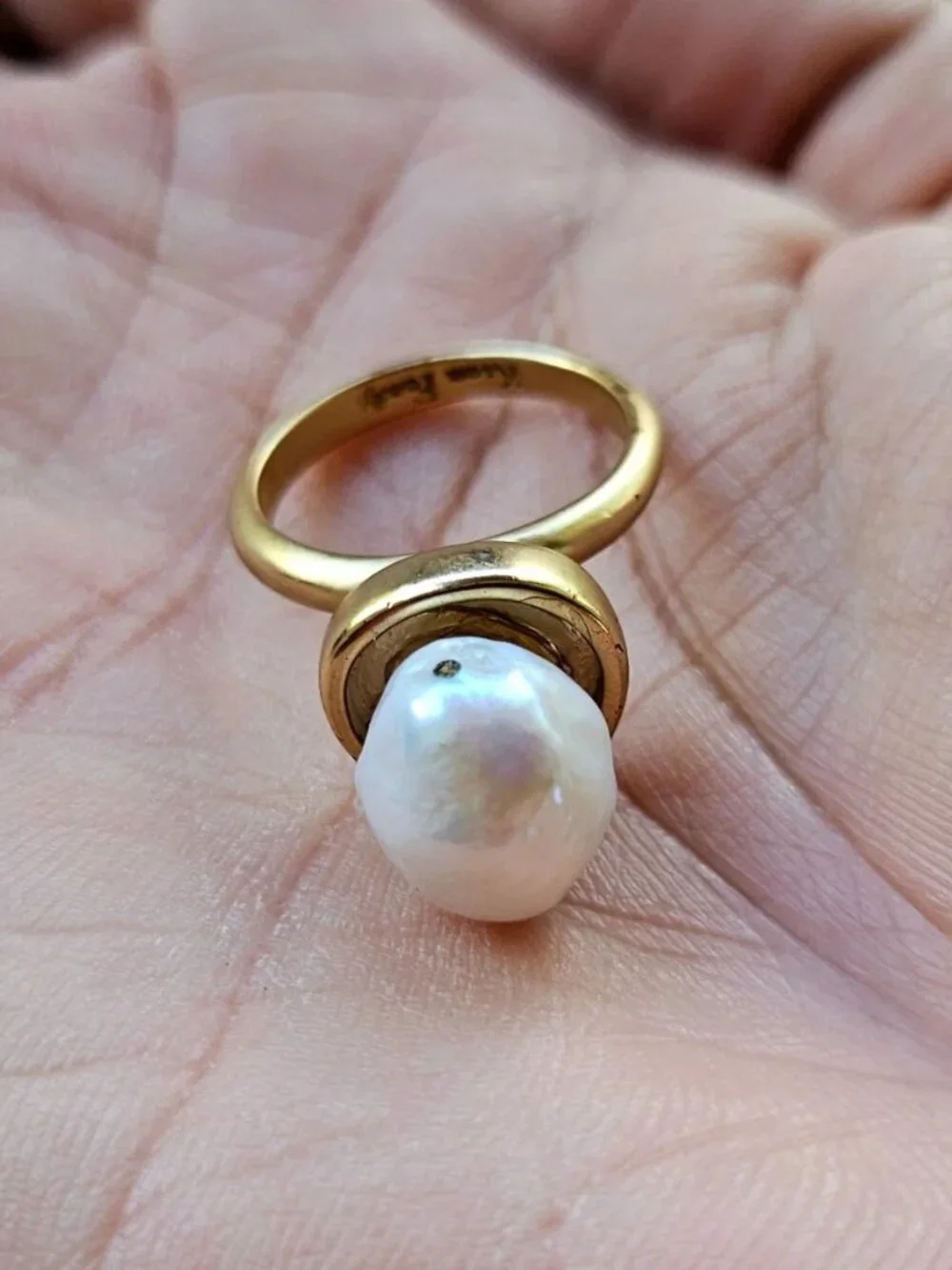 Vintage Kiam Family Ring Gold Tone Fashion Jewelry Faux Pearl Size